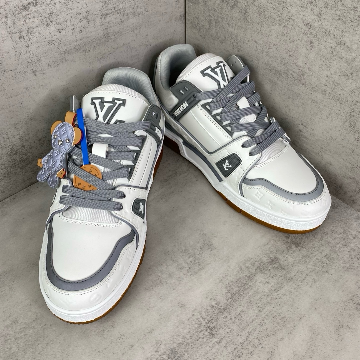 LV