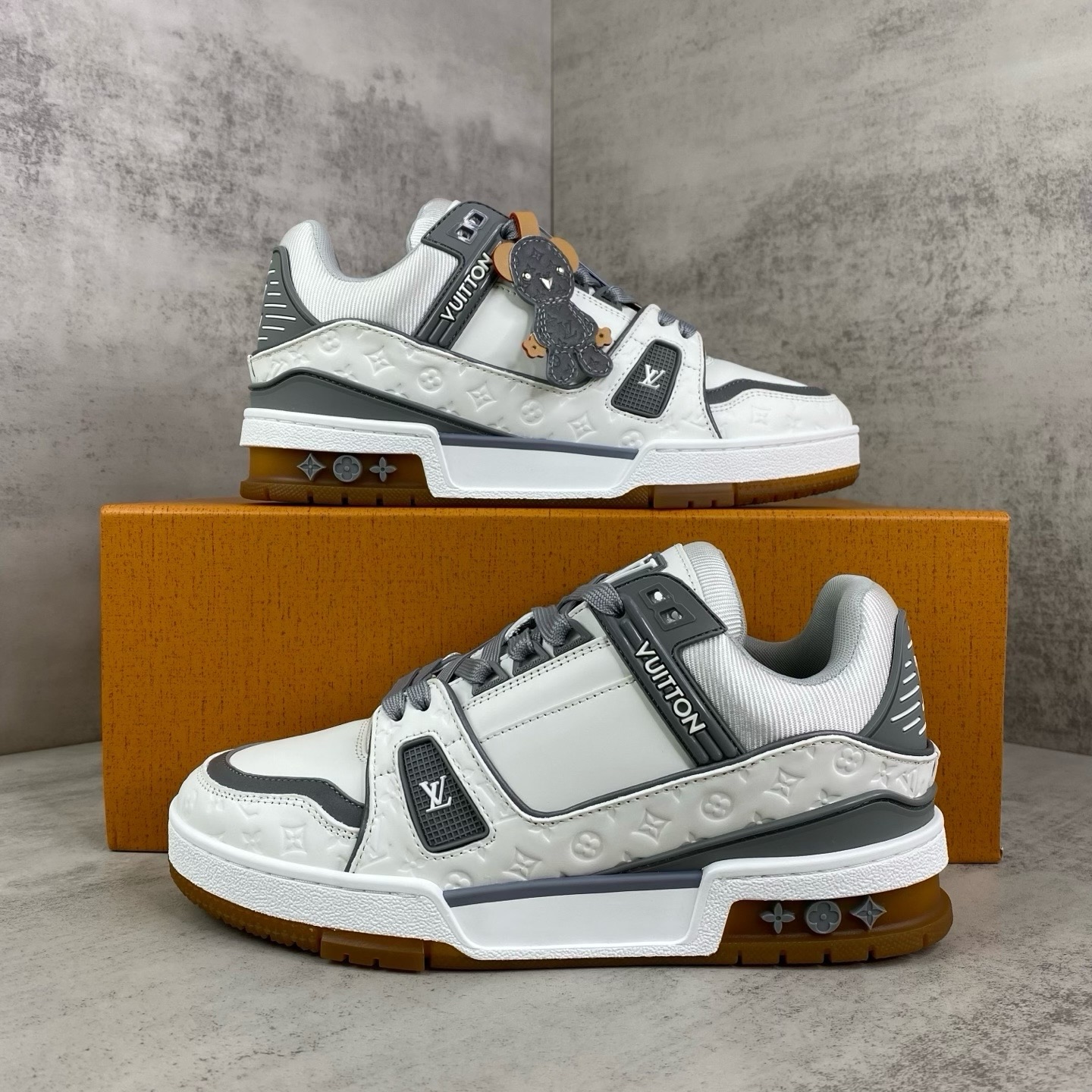 LV