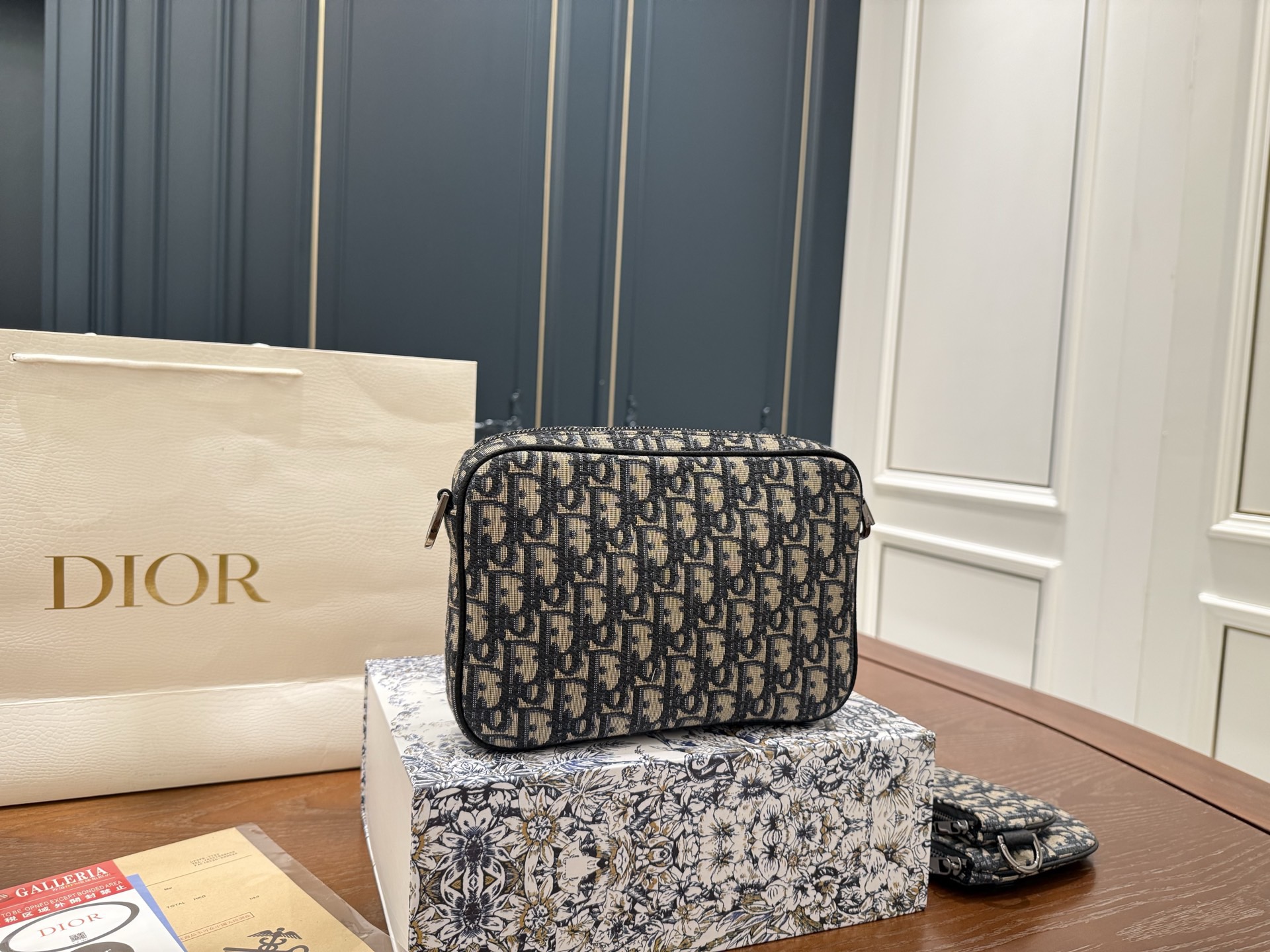 Dior