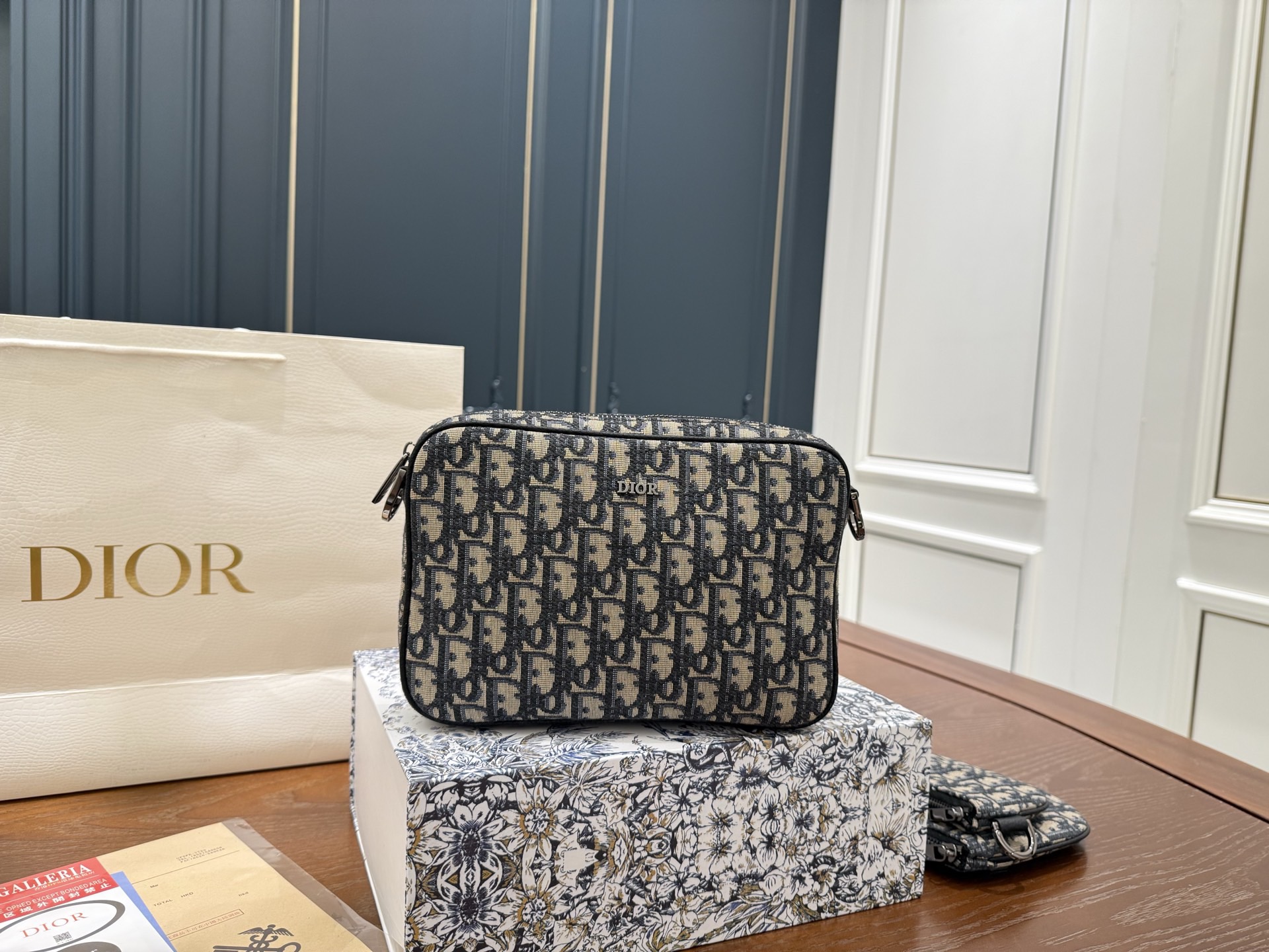 Dior